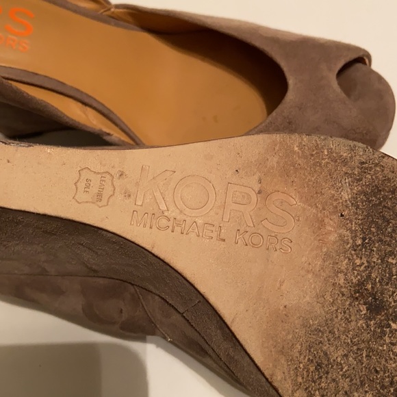 MICHAEL KORS PERO Taupe Suede Heels size 8 - Picture 7 of 9